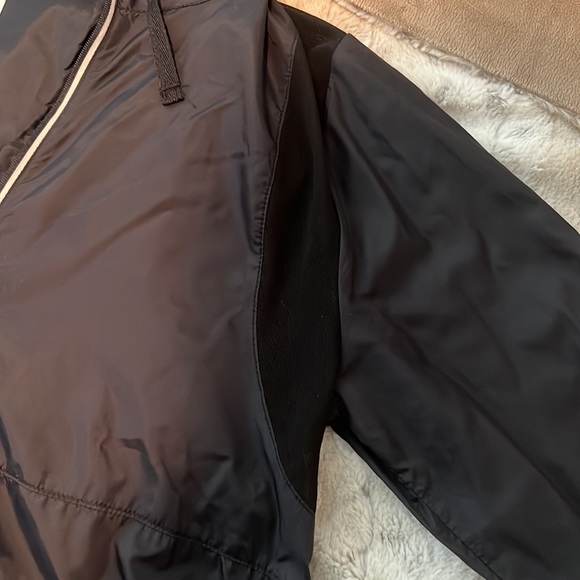 Fabletics Quarter Zip Windbreaker with mesh - Picture 4 of 4